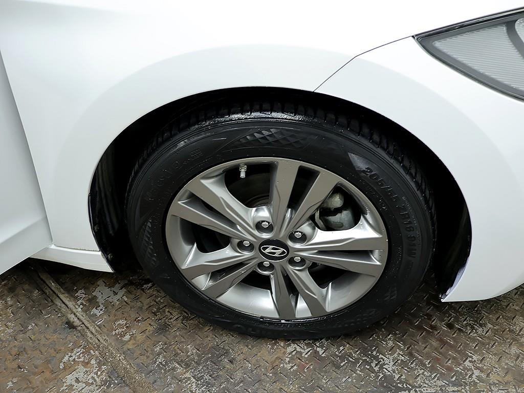 Hyundai Avante — photo 08