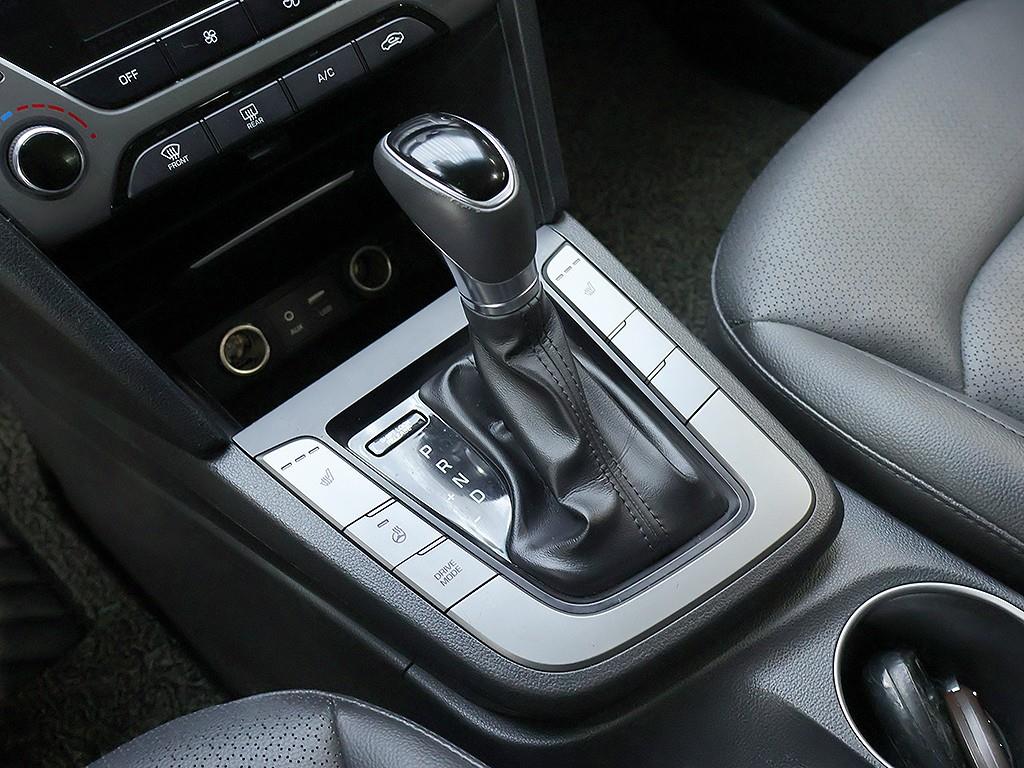 Hyundai Avante — photo 10