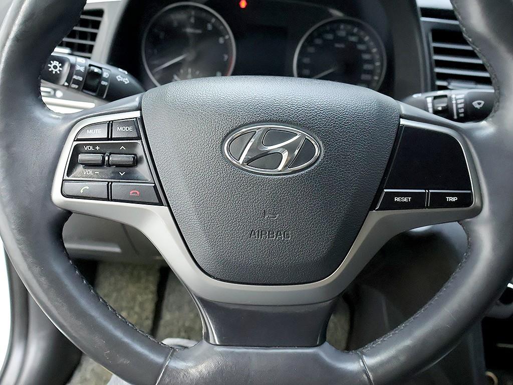 Hyundai Avante — photo 16