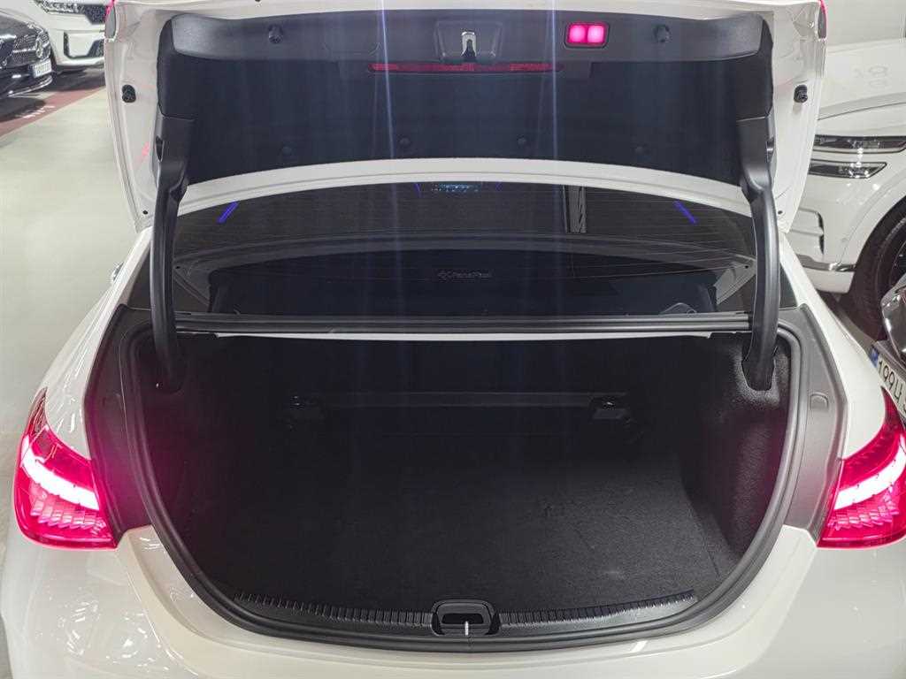 Mercedes-Benz C-Class — photo 07