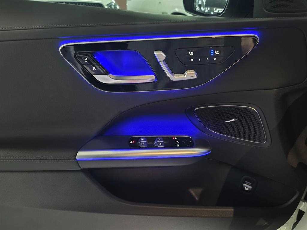 Mercedes-Benz C-Class — photo 14