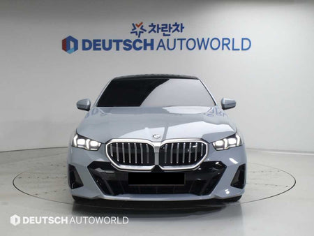 BMW 5-Series — photo 01