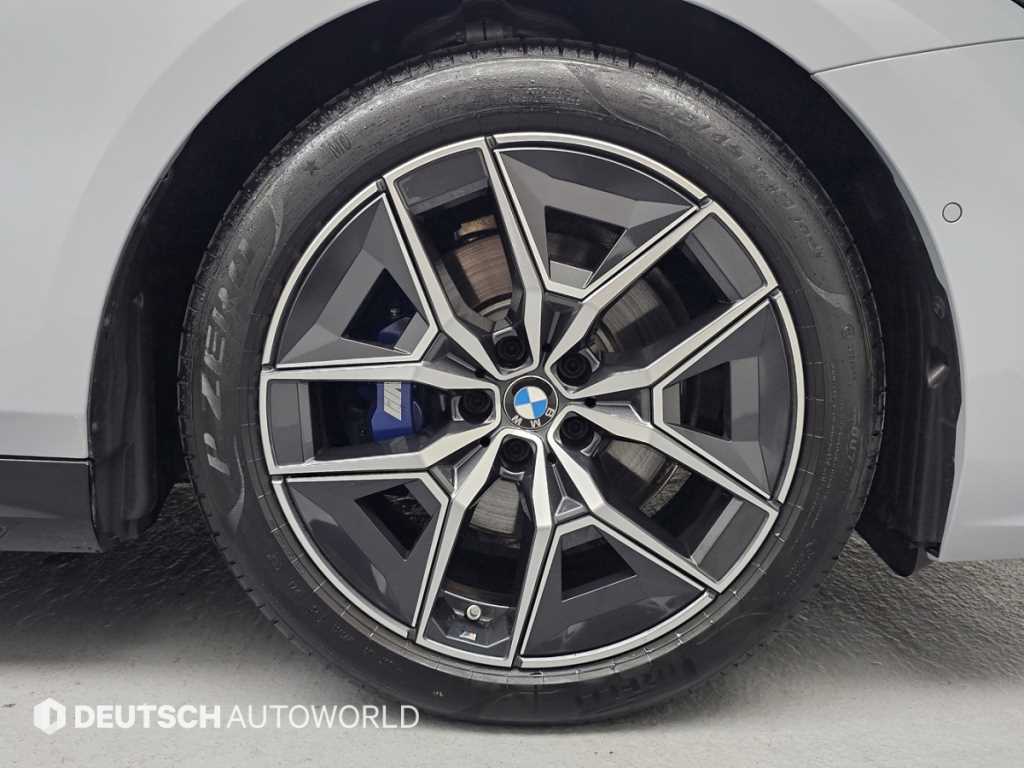 BMW 5-Series — photo 05