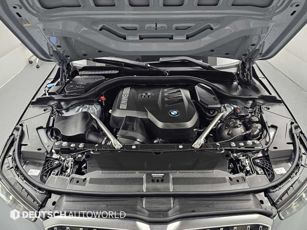 BMW 5-Series — photo 06