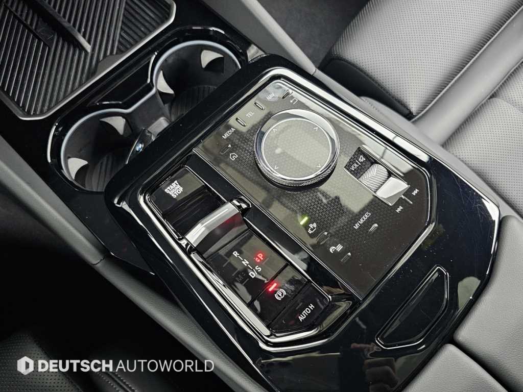 BMW 5-Series — photo 09