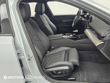 BMW 5-Series — photo 10