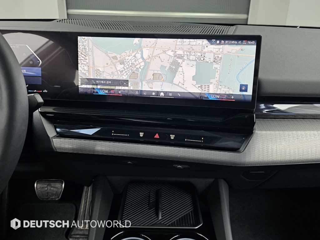 BMW 5-Series — photo 14