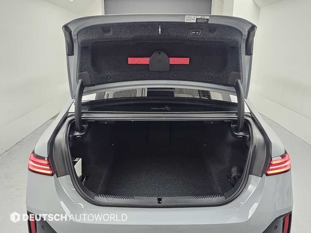 BMW 5-Series — photo 19