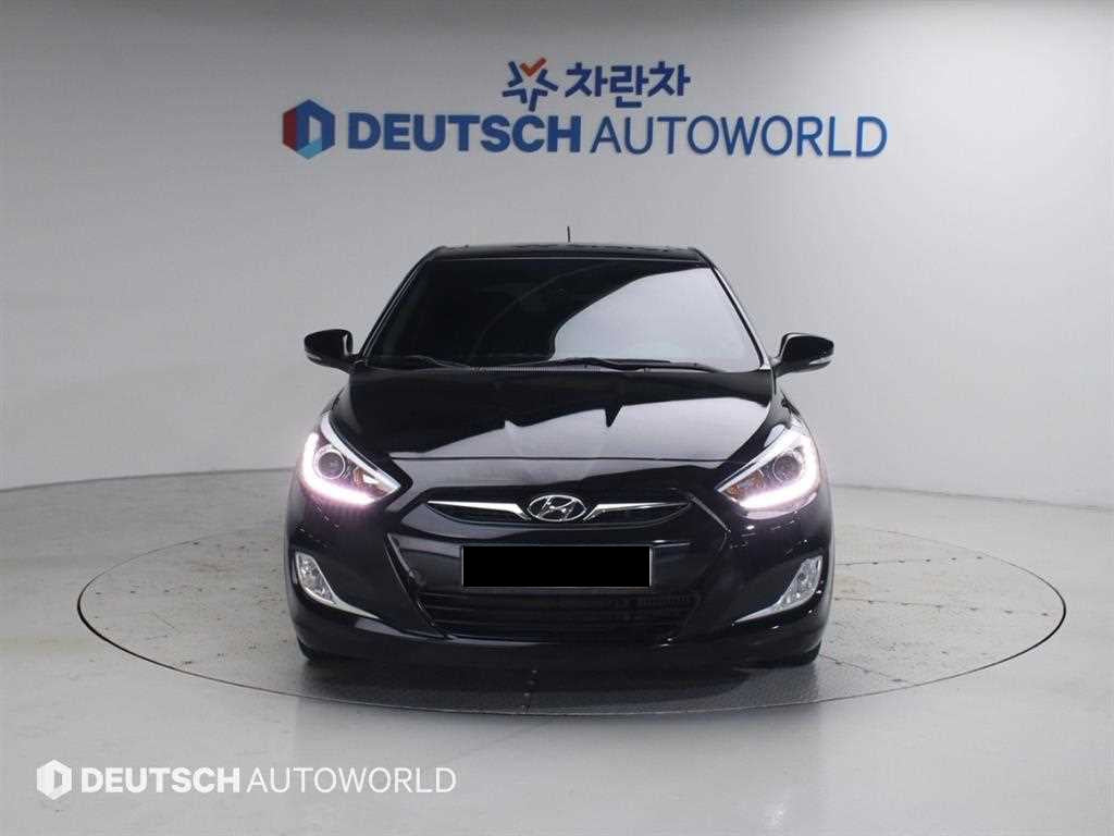Hyundai Accent — photo 03