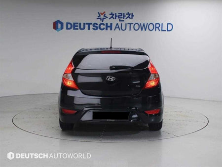 Hyundai Accent — photo 04