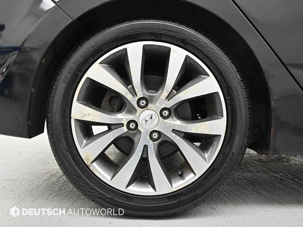 Hyundai Accent — photo 05