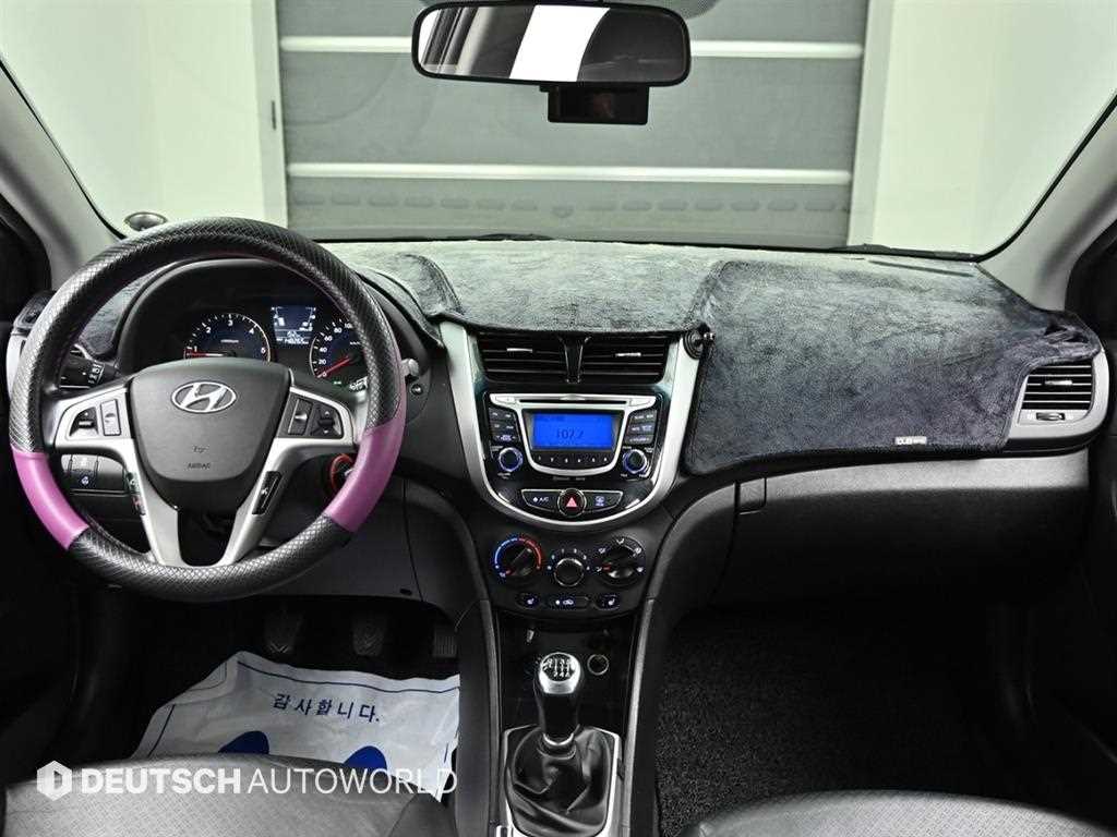 Hyundai Accent — photo 07