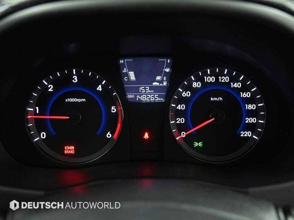 Hyundai Accent — photo 08