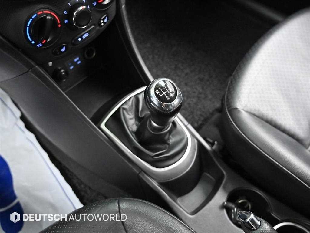 Hyundai Accent — photo 09