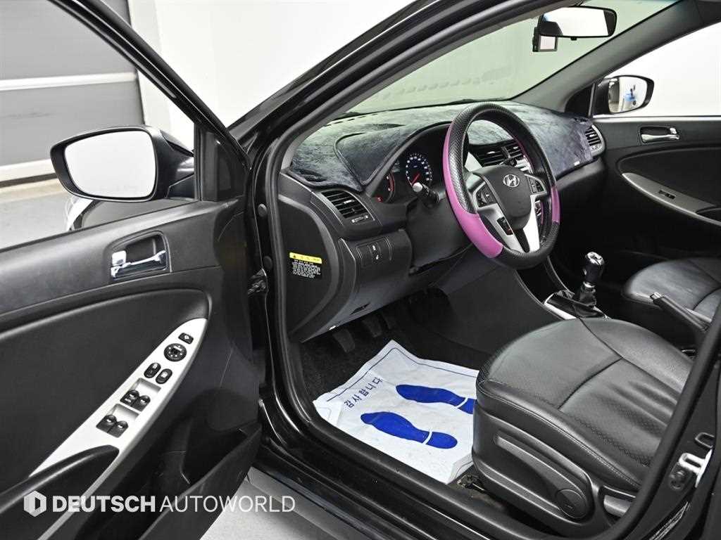 Hyundai Accent — photo 11