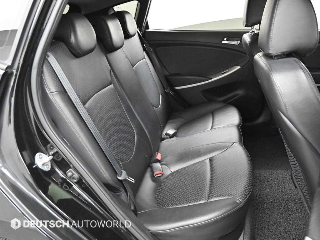 Hyundai Accent — photo 12