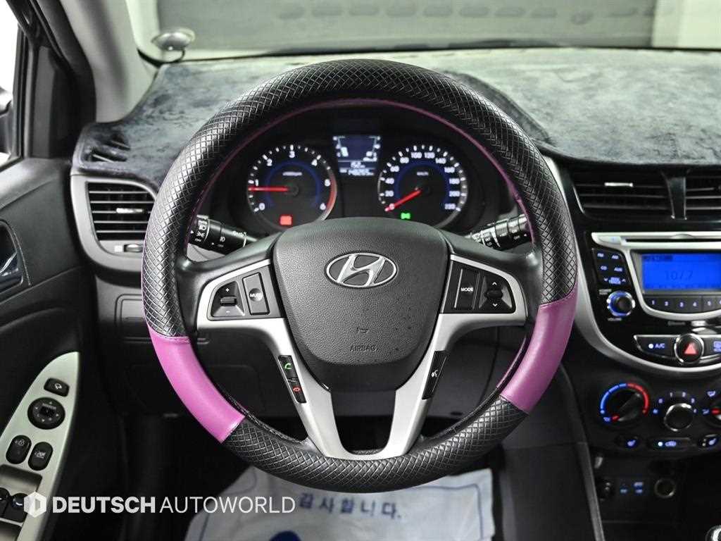 Hyundai Accent — photo 13