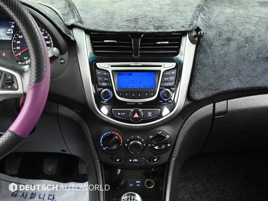 Hyundai Accent — photo 14