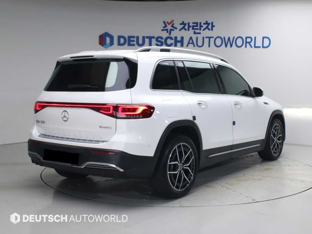 Mercedes-Benz EQB — photo 02