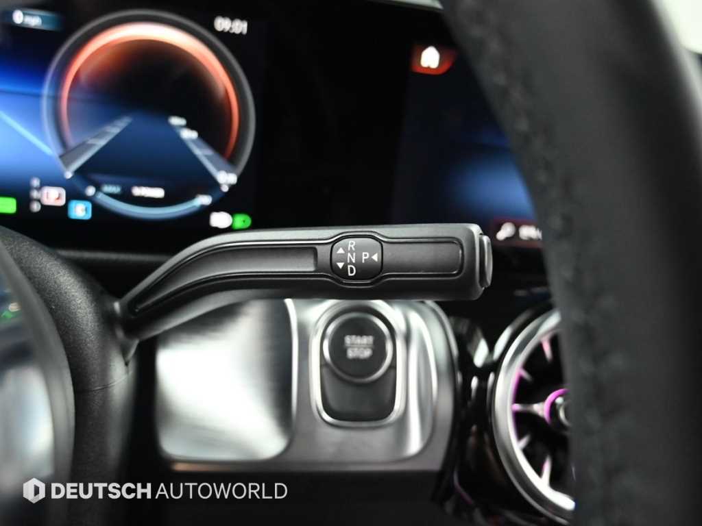 Mercedes-Benz EQB — photo 09