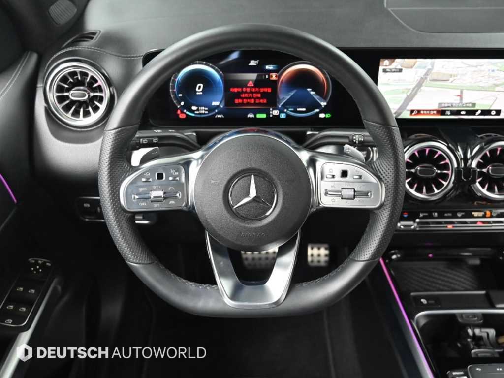 Mercedes-Benz EQB — photo 13