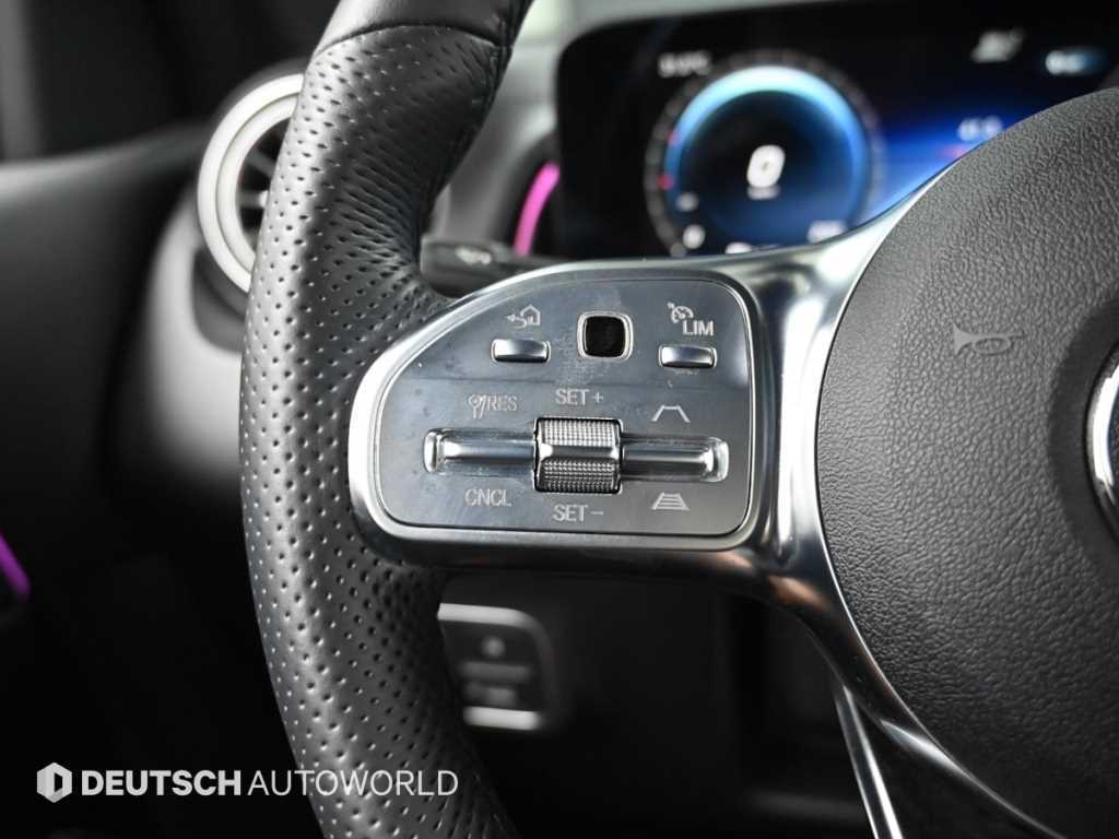 Mercedes-Benz EQB — photo 16