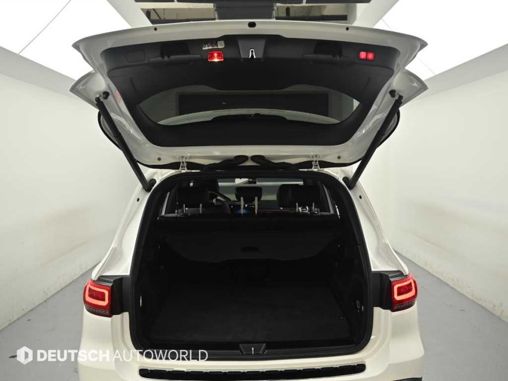 Mercedes-Benz EQB — photo 19