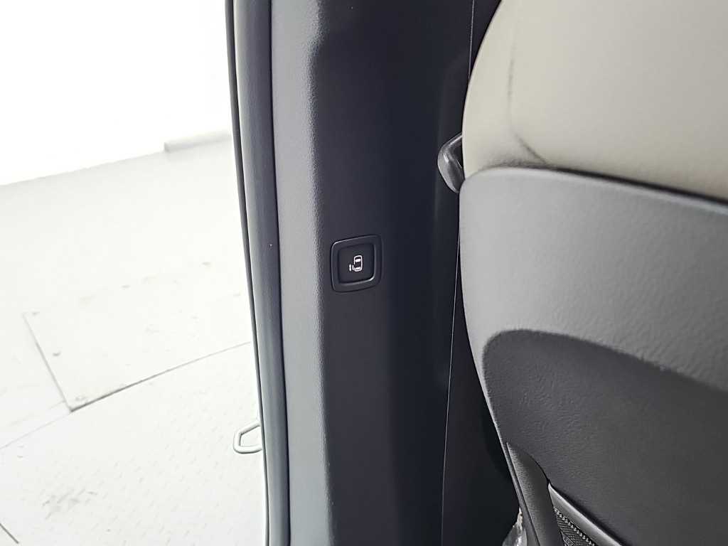 Kia Carnival — photo 16