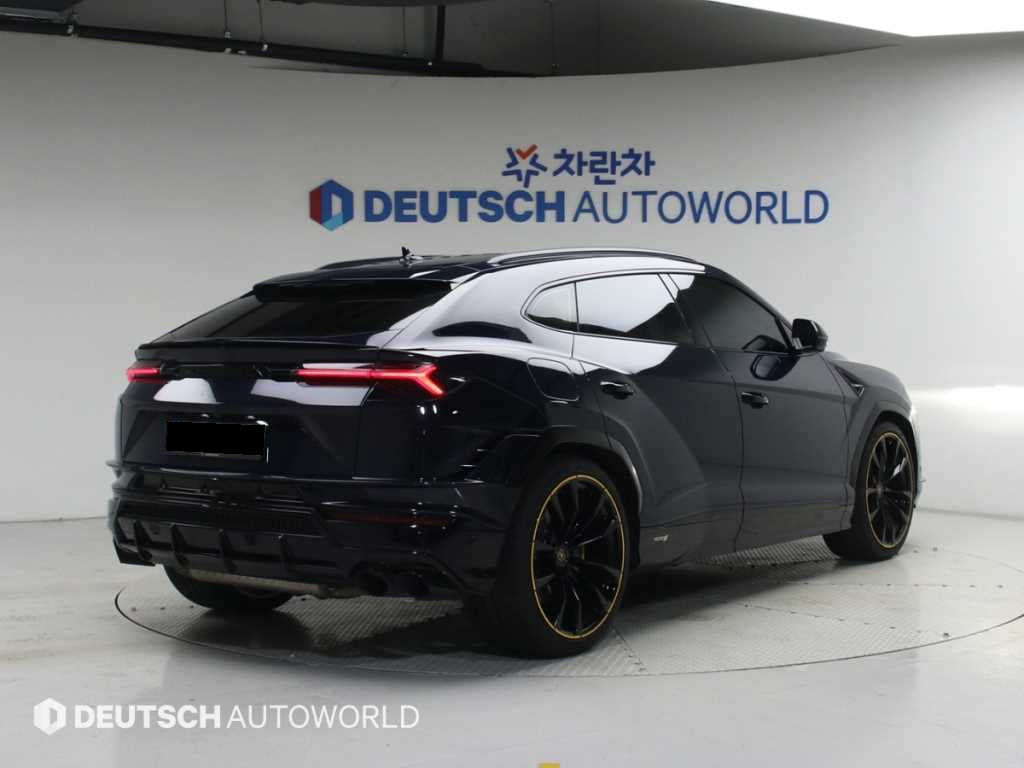 Lamborghini Urus — photo 02