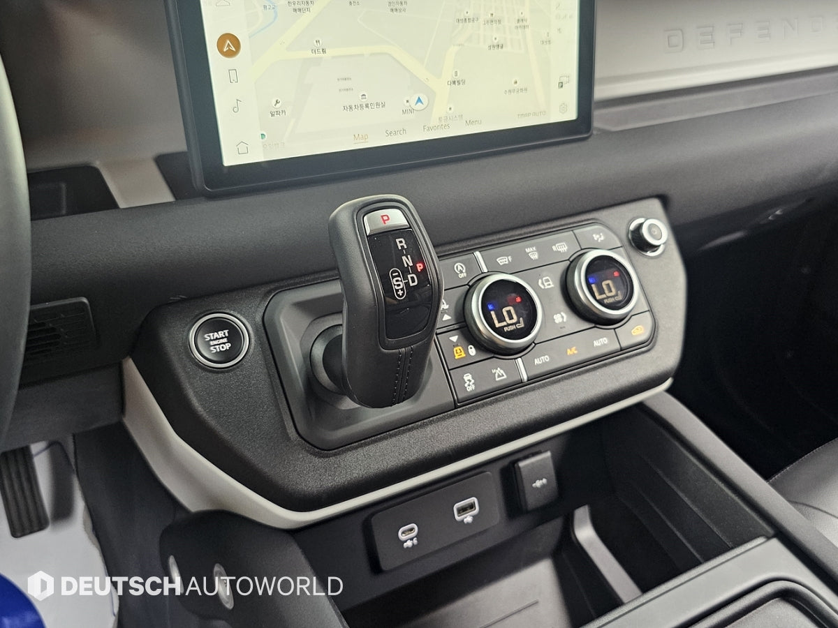 Land Rover Defender — photo 09