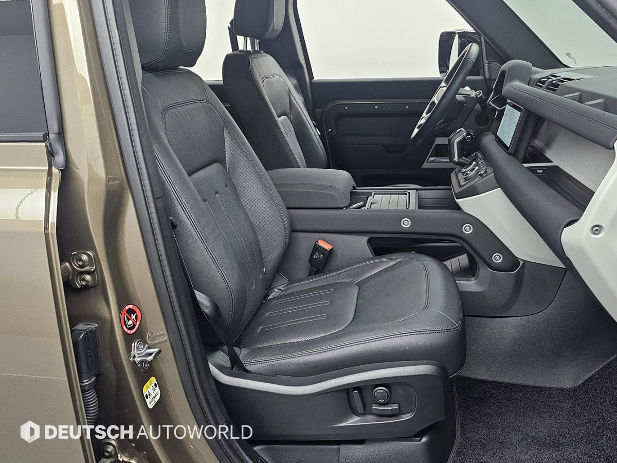 Land Rover Defender — photo 10