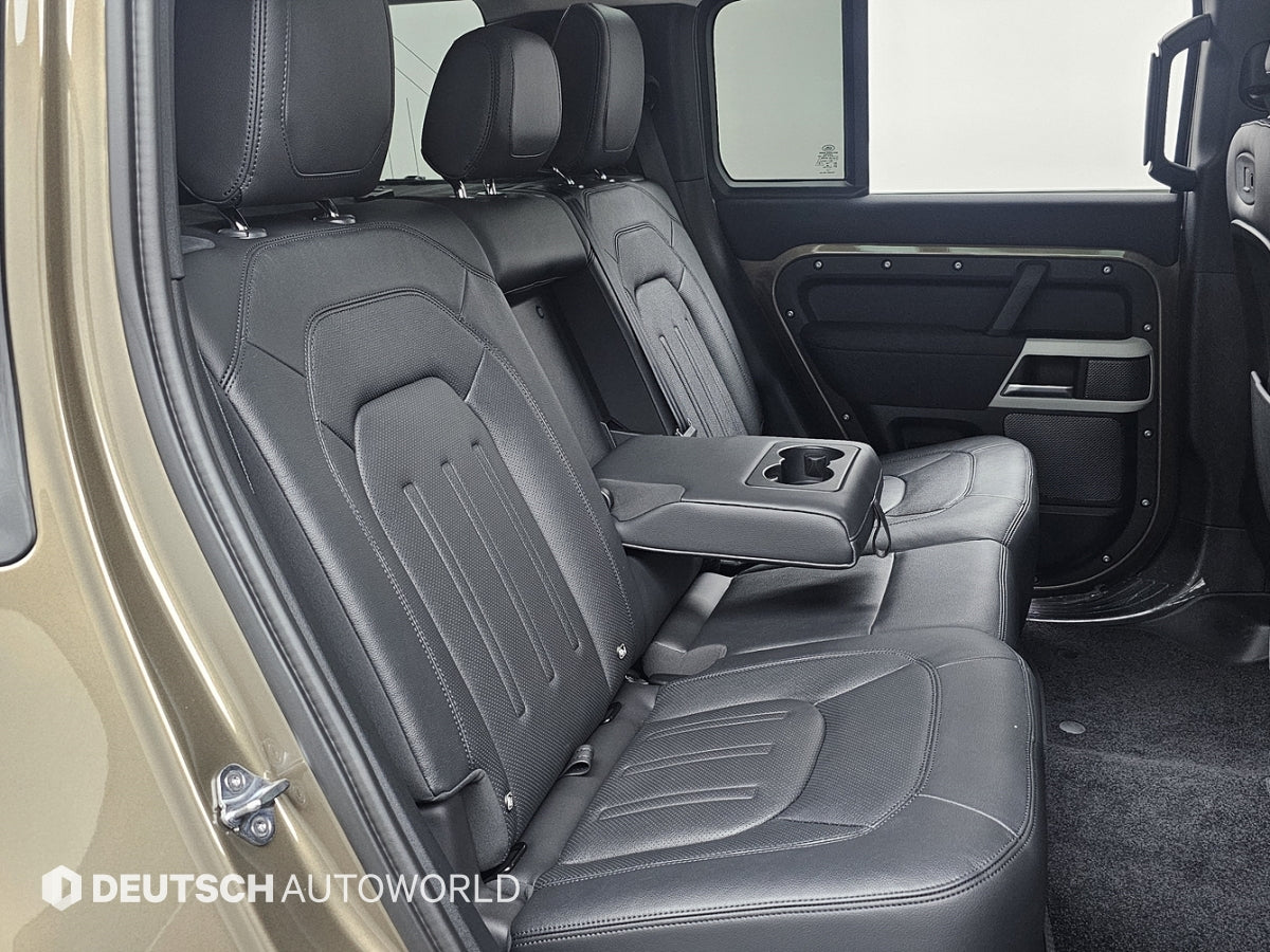 Land Rover Defender — photo 12