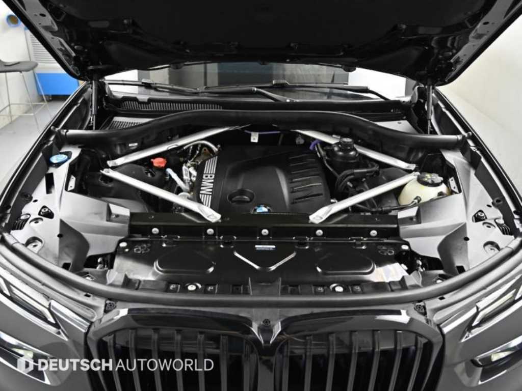 BMW X7 — photo 07