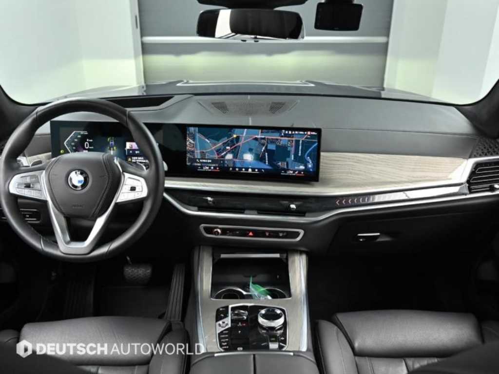 BMW X7 — photo 08
