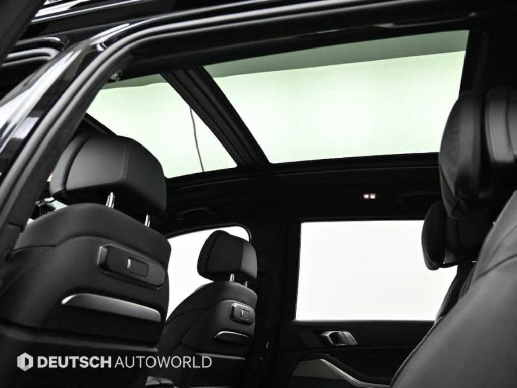 BMW X7 — photo 11