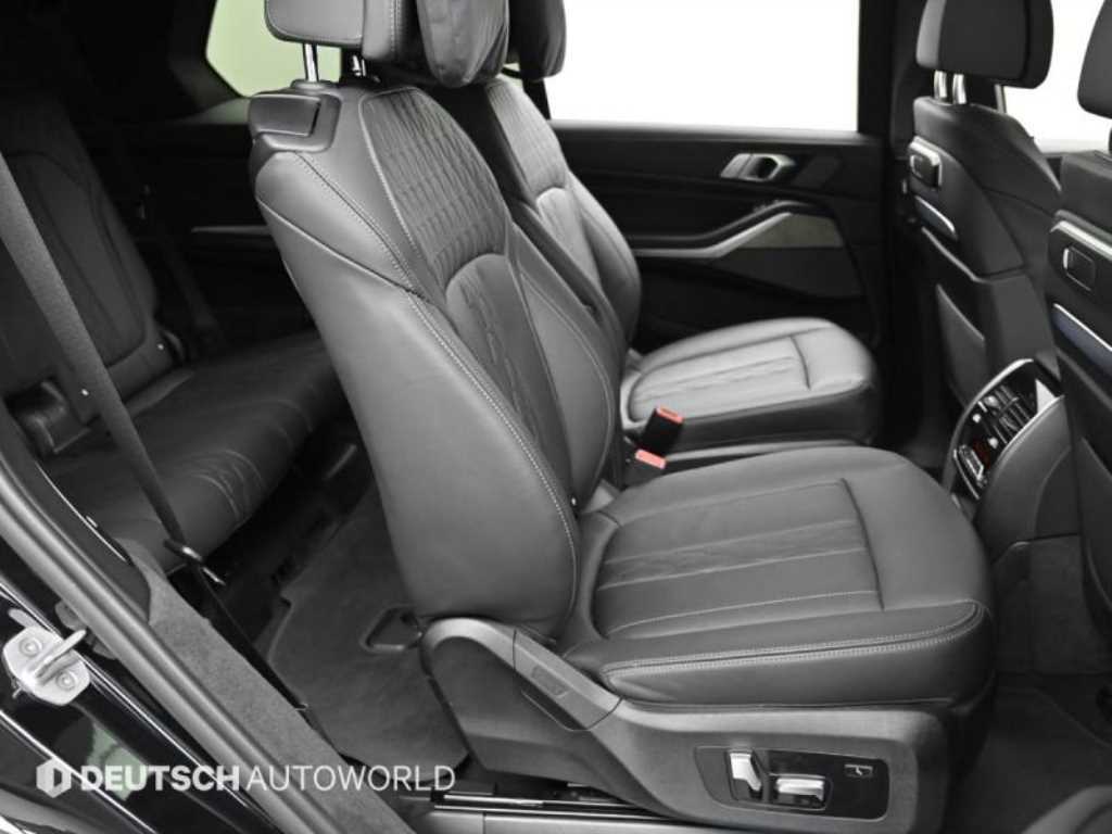 BMW X7 — photo 13