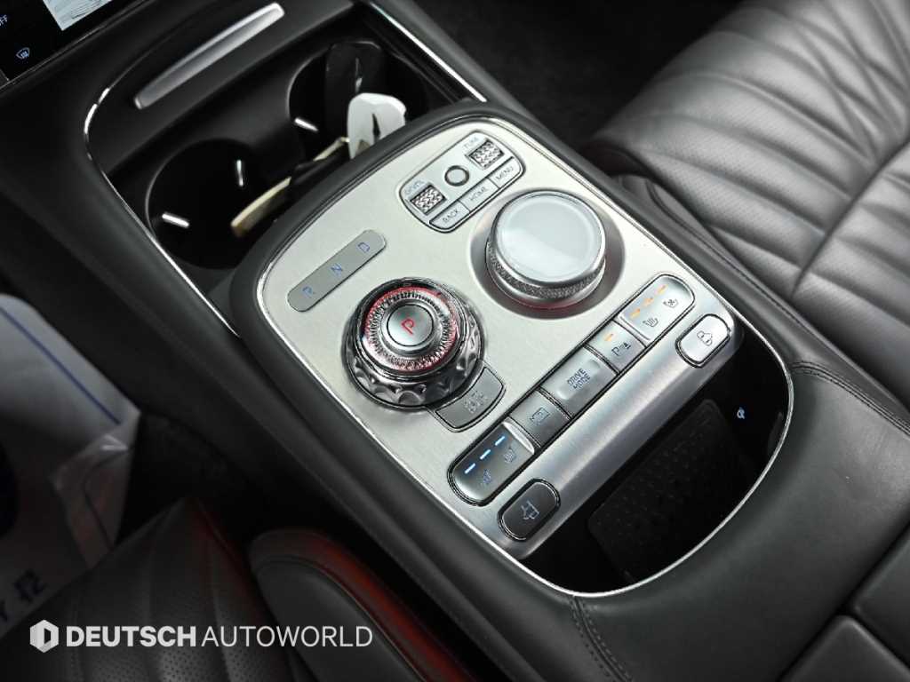 Genesis G90 — photo 09