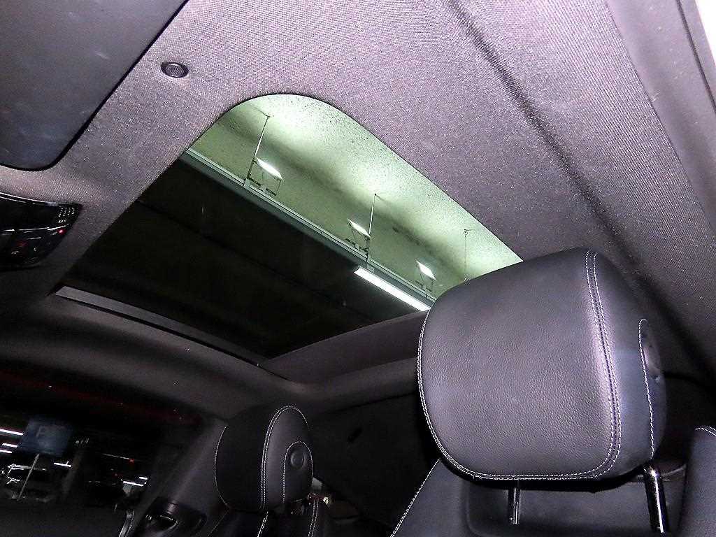 Mercedes-Benz C-Class — photo 16