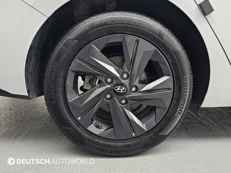 Hyundai Avante — photo 05