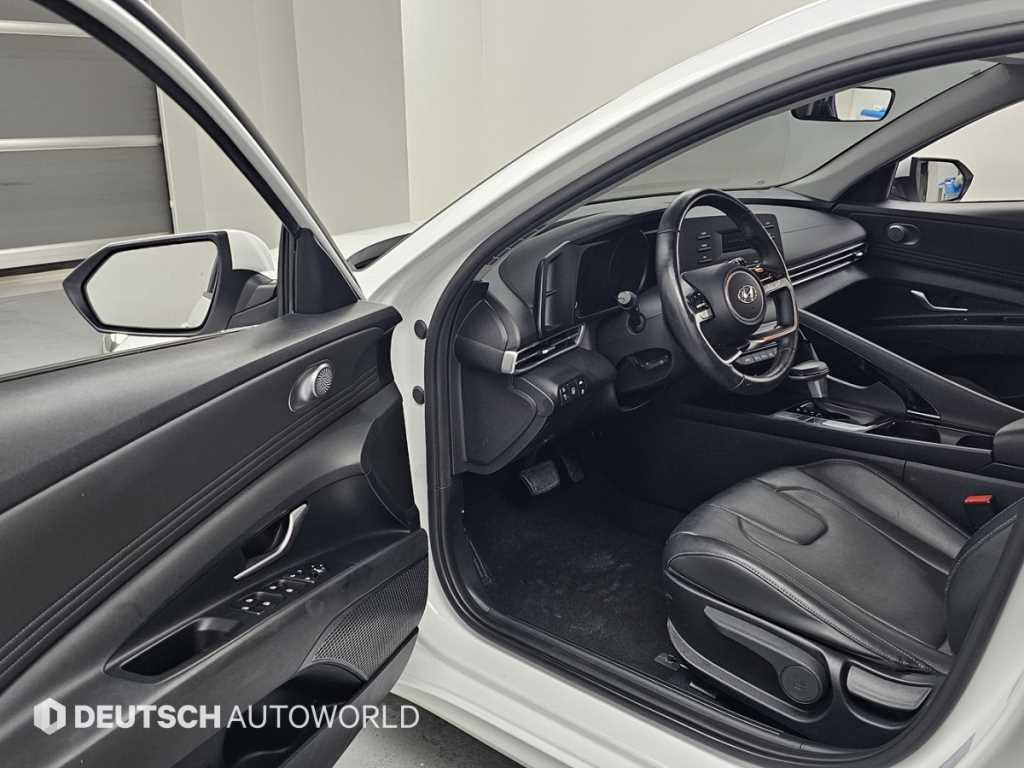 Hyundai Avante — photo 11