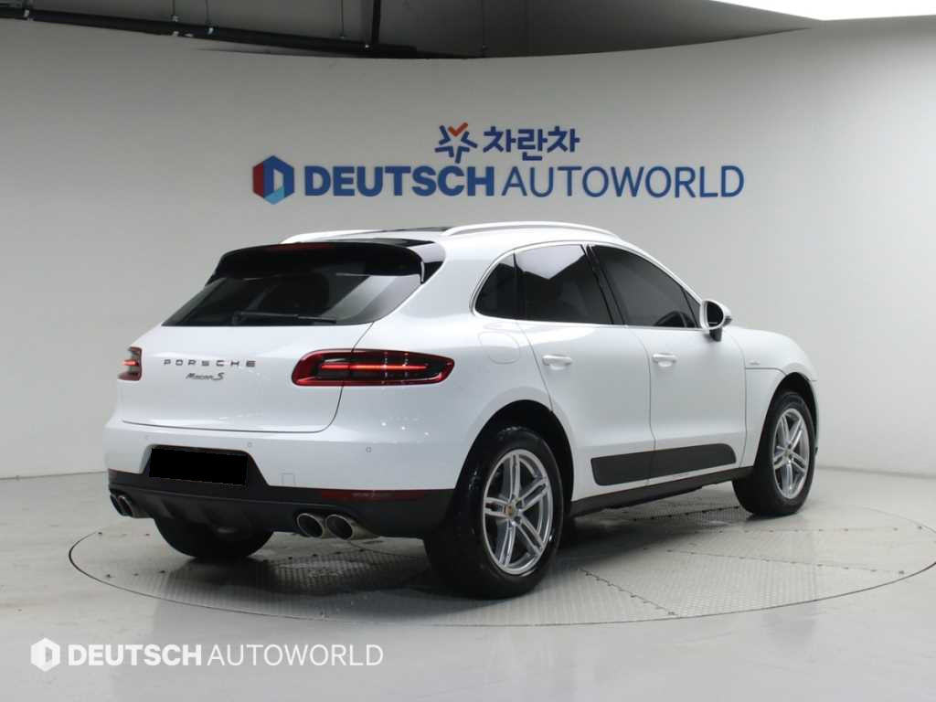 Porsche Macan — photo 02