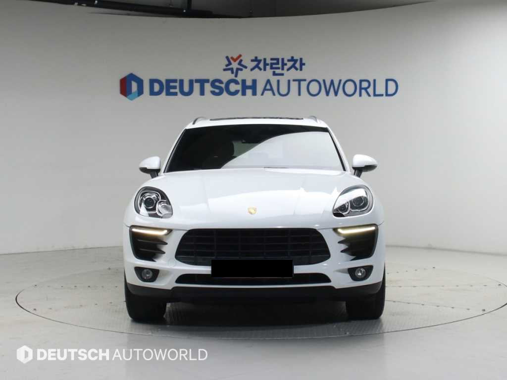 Porsche Macan — photo 03