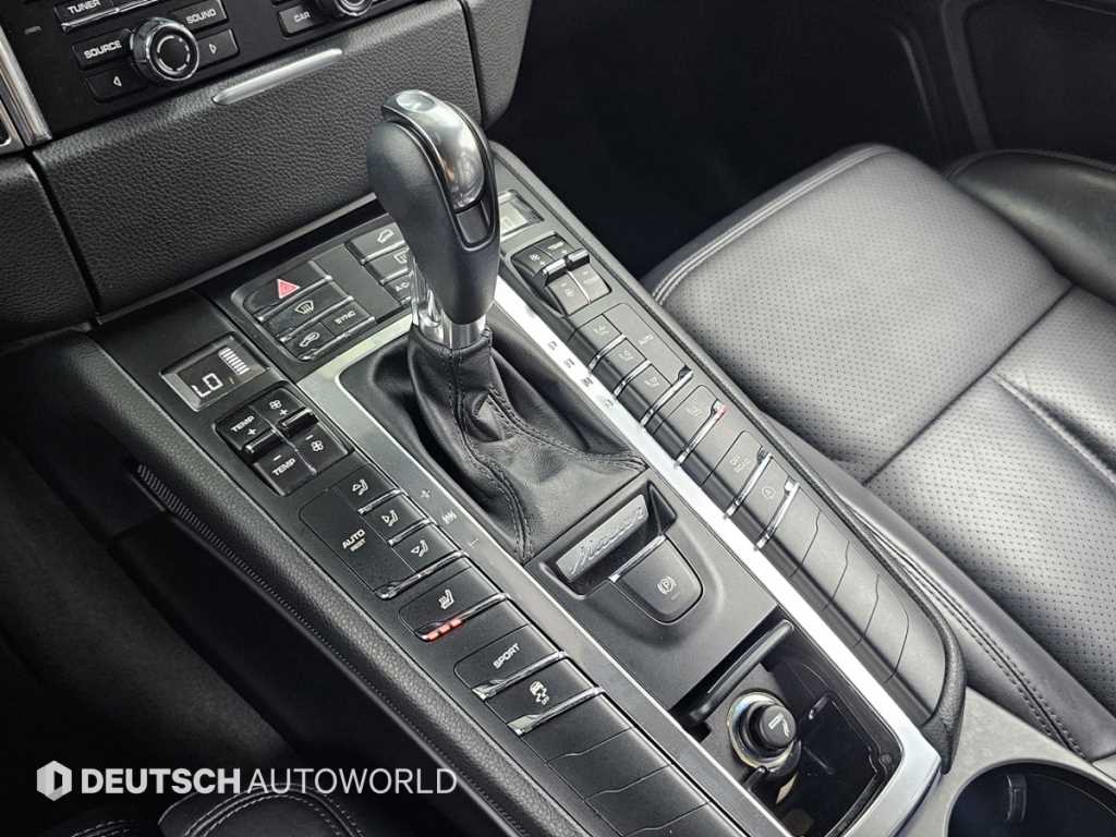 Porsche Macan — photo 09