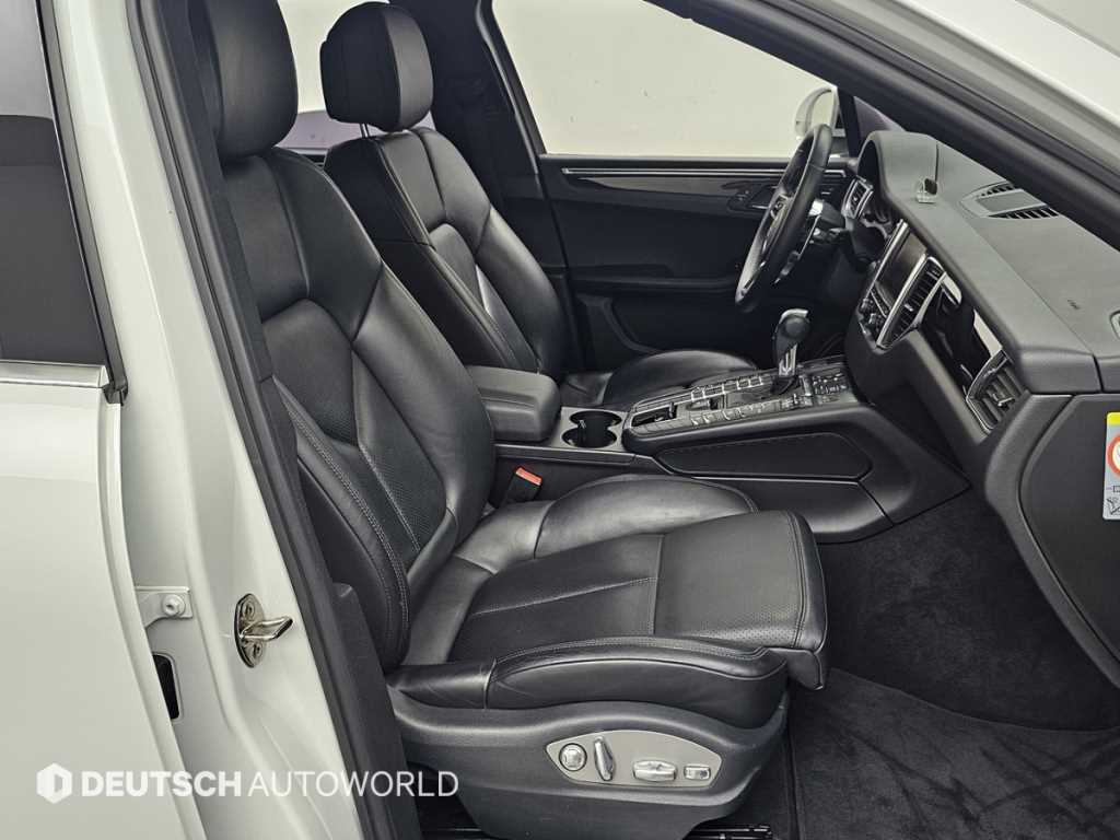 Porsche Macan — photo 10