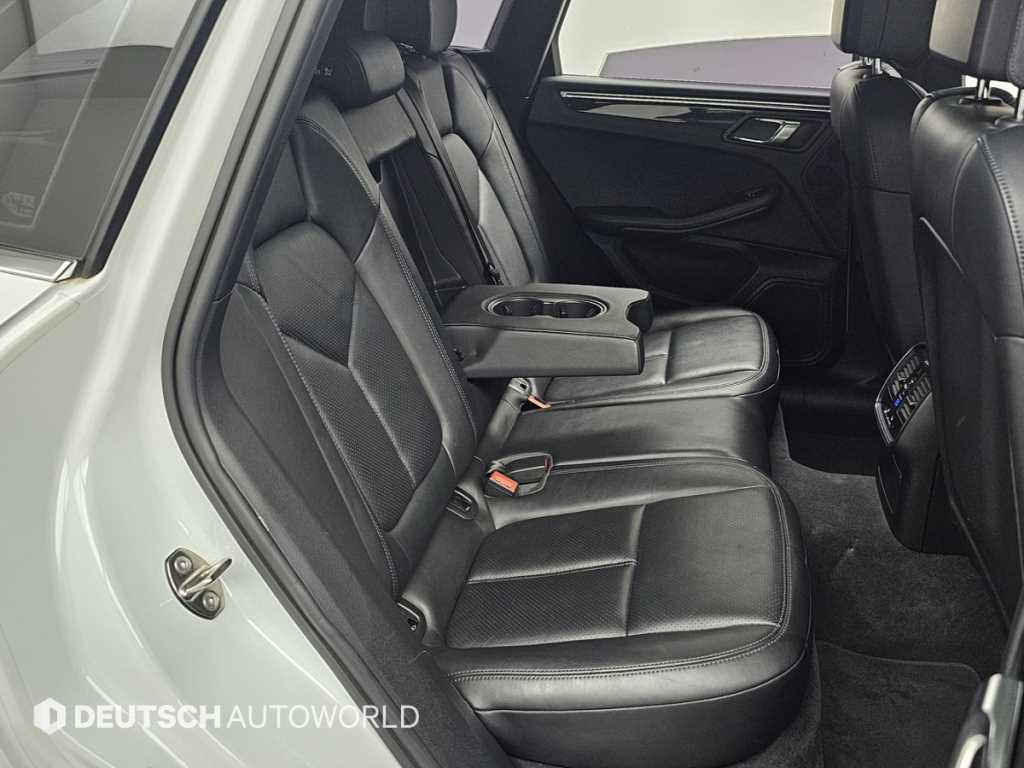 Porsche Macan — photo 12