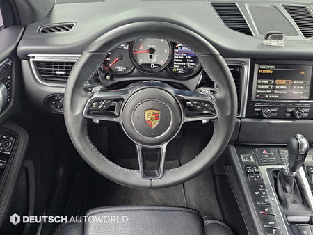Porsche Macan — photo 13