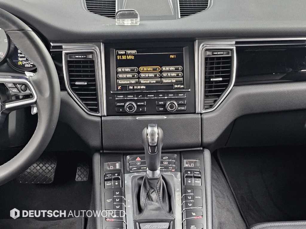 Porsche Macan — photo 14