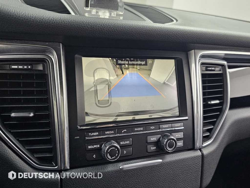 Porsche Macan — photo 15