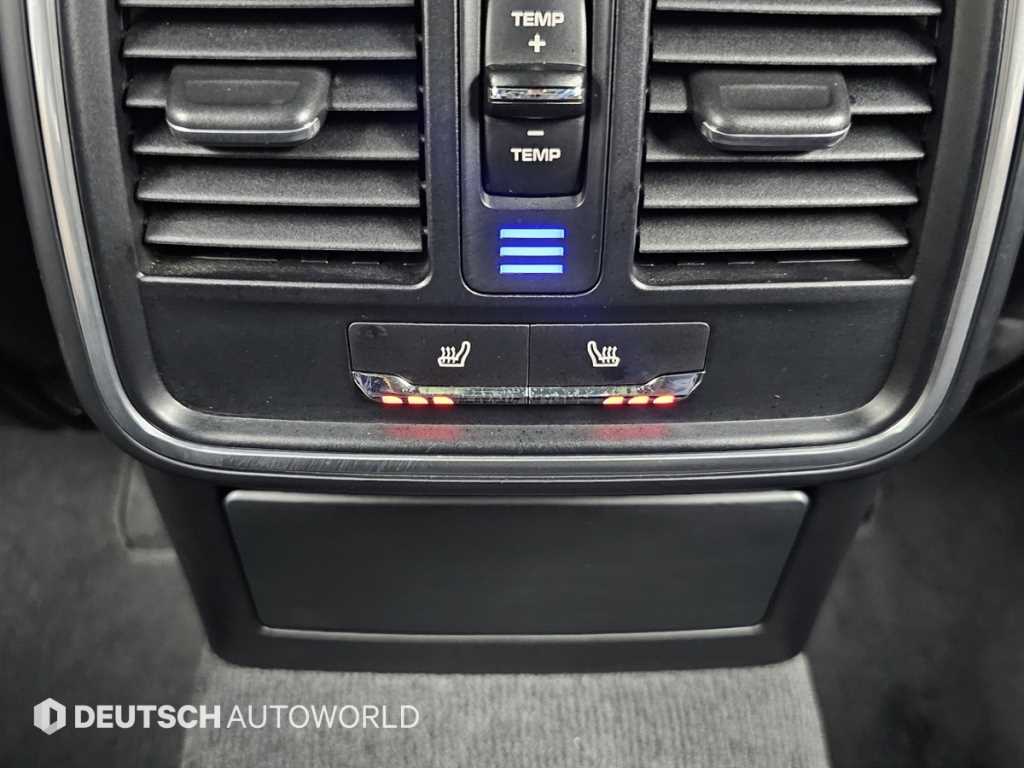 Porsche Macan — photo 16