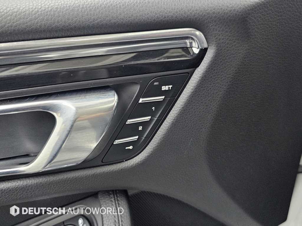 Porsche Macan — photo 17